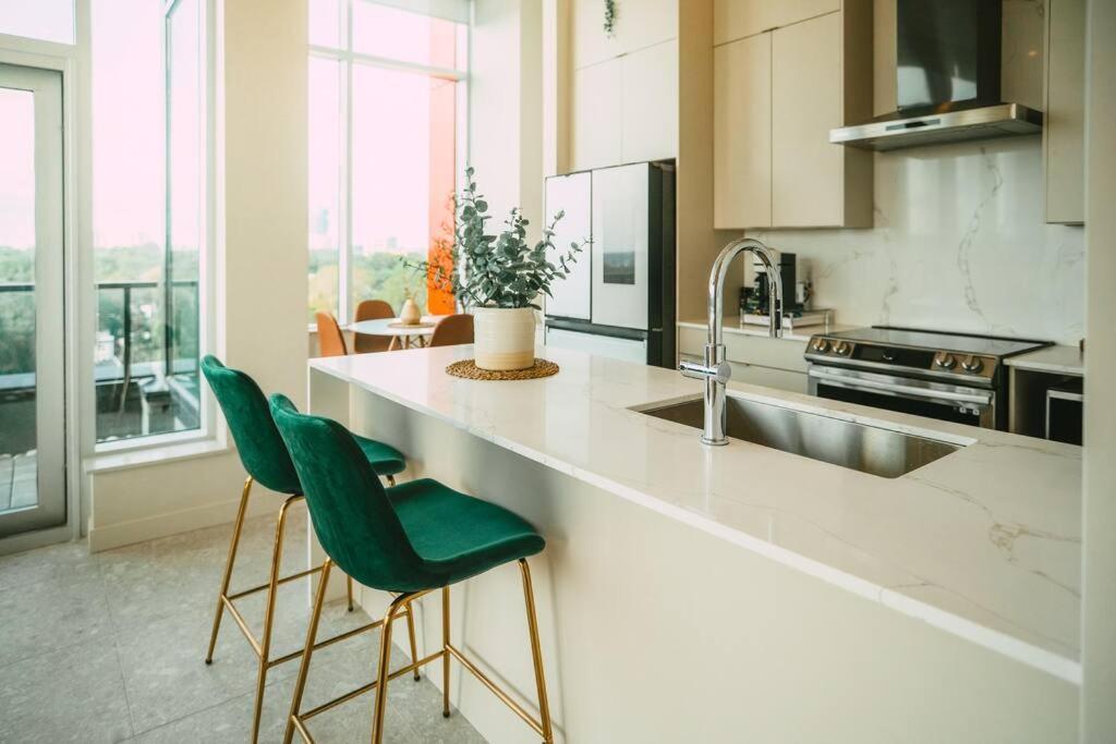 New Luxury 2Br Penthouse Apt In Central Halifax Bagian luar foto