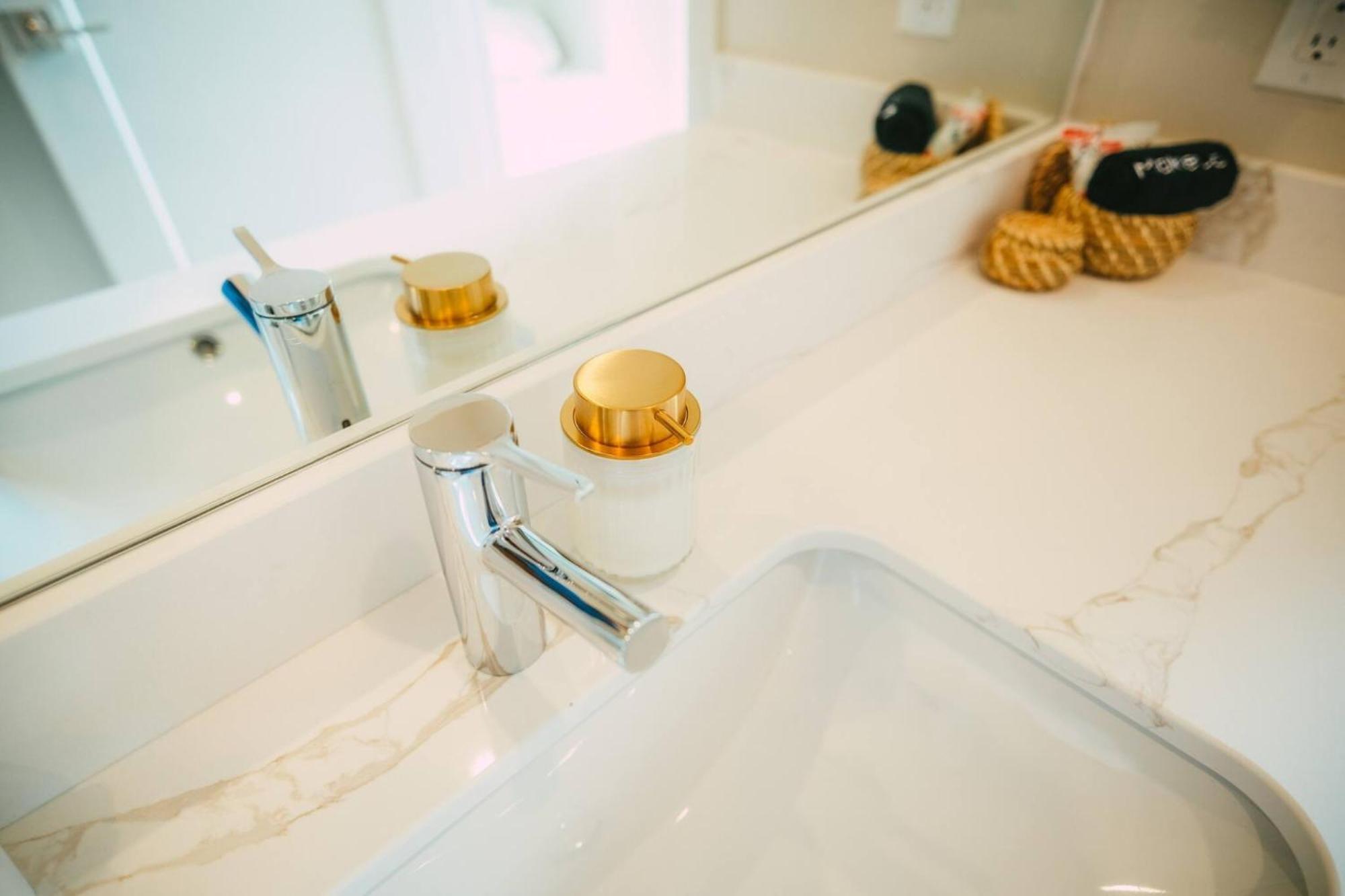 New Luxury 2Br Penthouse Apt In Central Halifax Bagian luar foto
